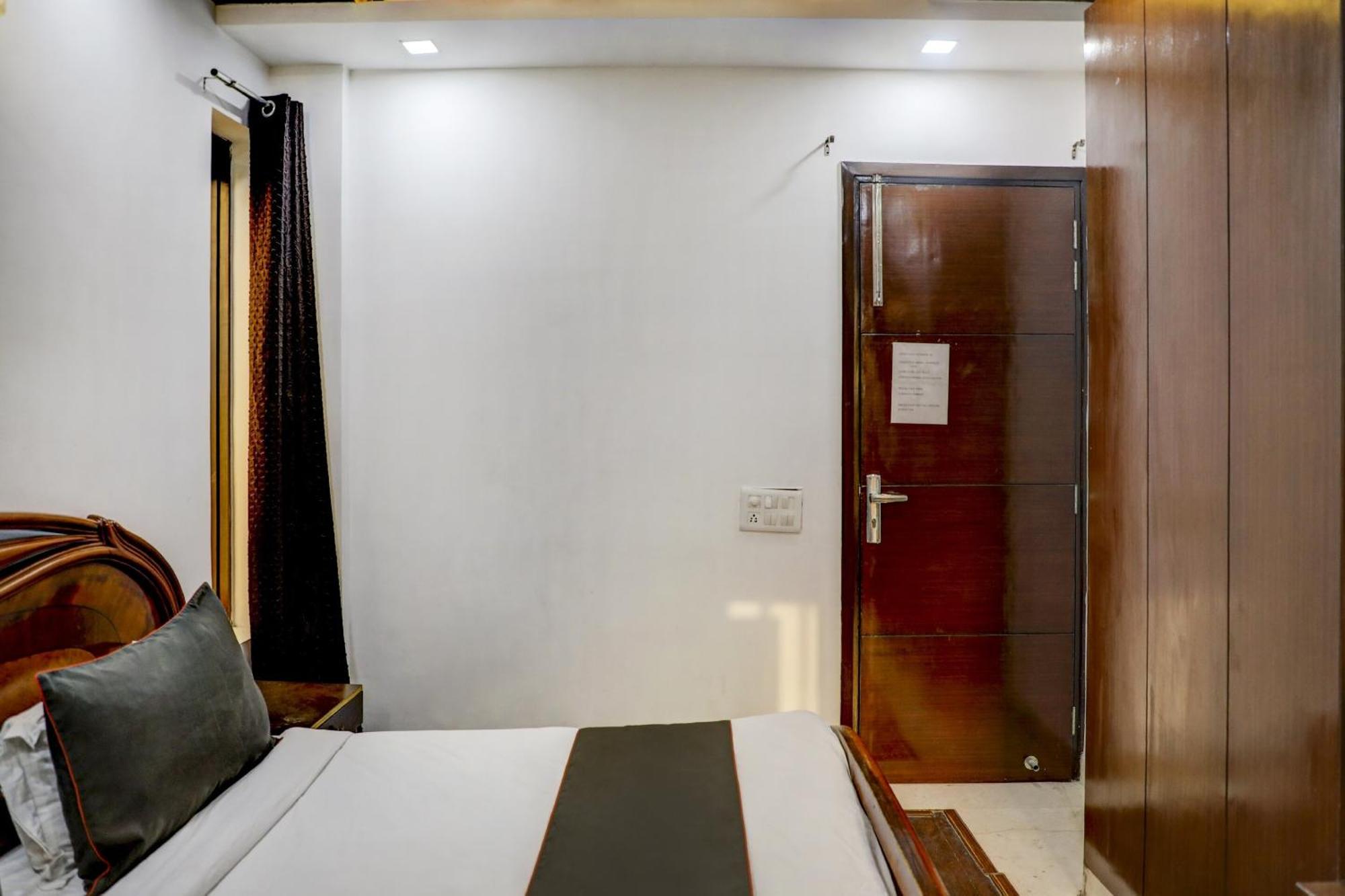 Hotel Collection O R S Near Lotus Temple New Delhi